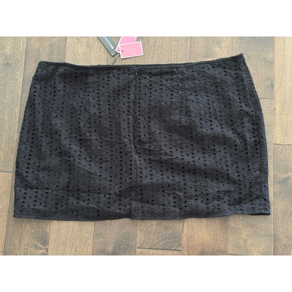 NWT Pretty Little Thing Black Eyelet Corset and Skirt Women's Size US 26 Set - Picture 13 of 14